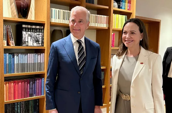 Primer ministro de Noruega y María Corina Machado abordan el proceso político venezolano