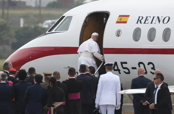 Problema técnico obliga al Papa León XIV a completar su regreso a Roma en avión de la Fuerza Aérea española