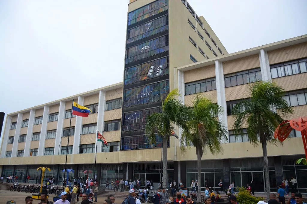Edificio Nacional en Barquisimeto, es una de las instituciones que requieren inspección postsismo