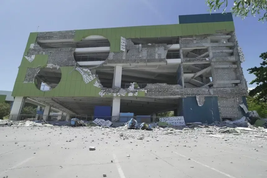 Terremoto de magnitud 7,8 deja al menos 35 muertos y más de un centenar de heridos en Filipinas