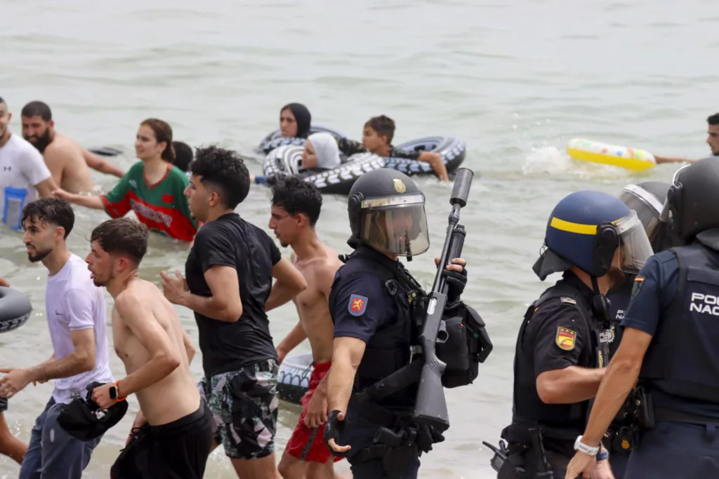 Escalada migratoria en Ceuta deja al menos 40 muertos y genera tensiones en Europa