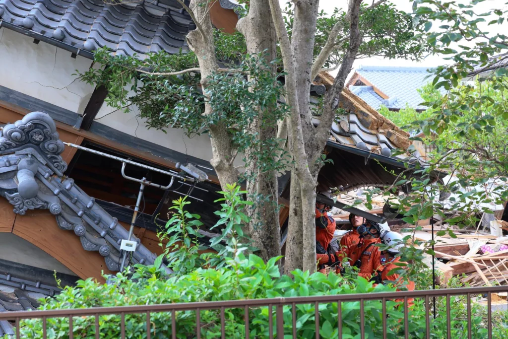 Asciende a 34 la cifra de fallecidos por el terremoto en el sur de Japón