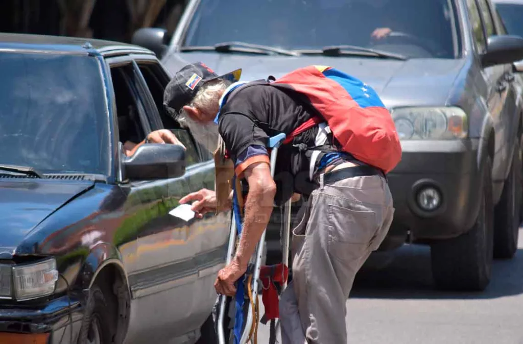 A la sociedad civil le toca salvar a los abuelos de las calles
