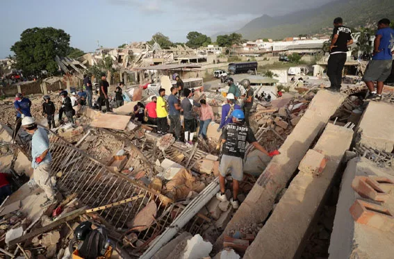 Al menos 208 extranjeros han muerto por el doble terremoto en Venezuela