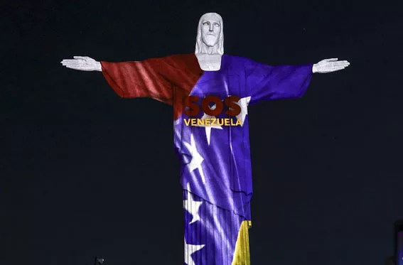 Cristo Redentor se ilumina con la bandera de Venezuela en apoyo a las víctimas de los sismos