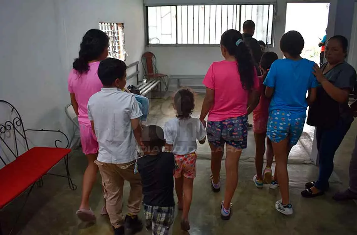 Desplazados tras el doble terremoto llegan a ciudad de todo el país