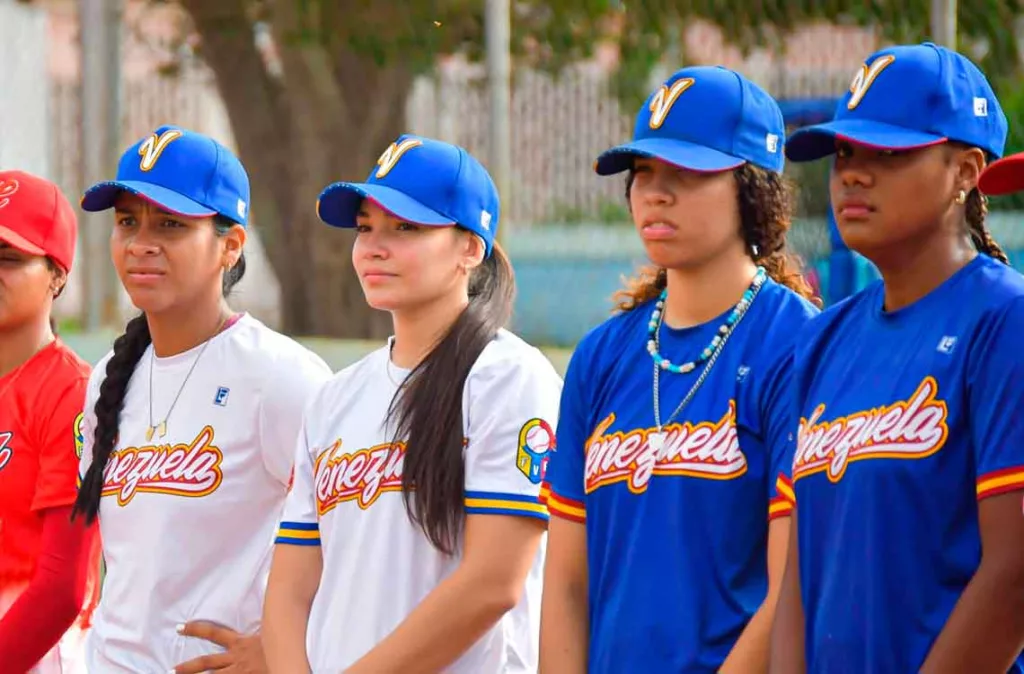 Femeninas se preparan para la Copa del Mundo de béisbol WBSC