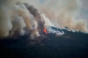 Incendios en España y Francia obligan a evacuar a miles de personas