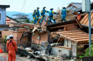 Elevan a 35 los muertos tras el terremoto en Japón mientras sigue la búsqueda de atrapados