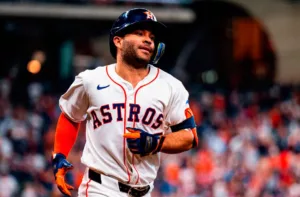 José Altuve conecta su cuadrangular número 12 de la temporada