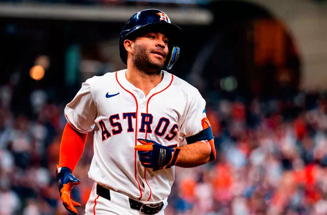 José Altuve conecta su cuadrangular número 12 de la temporada