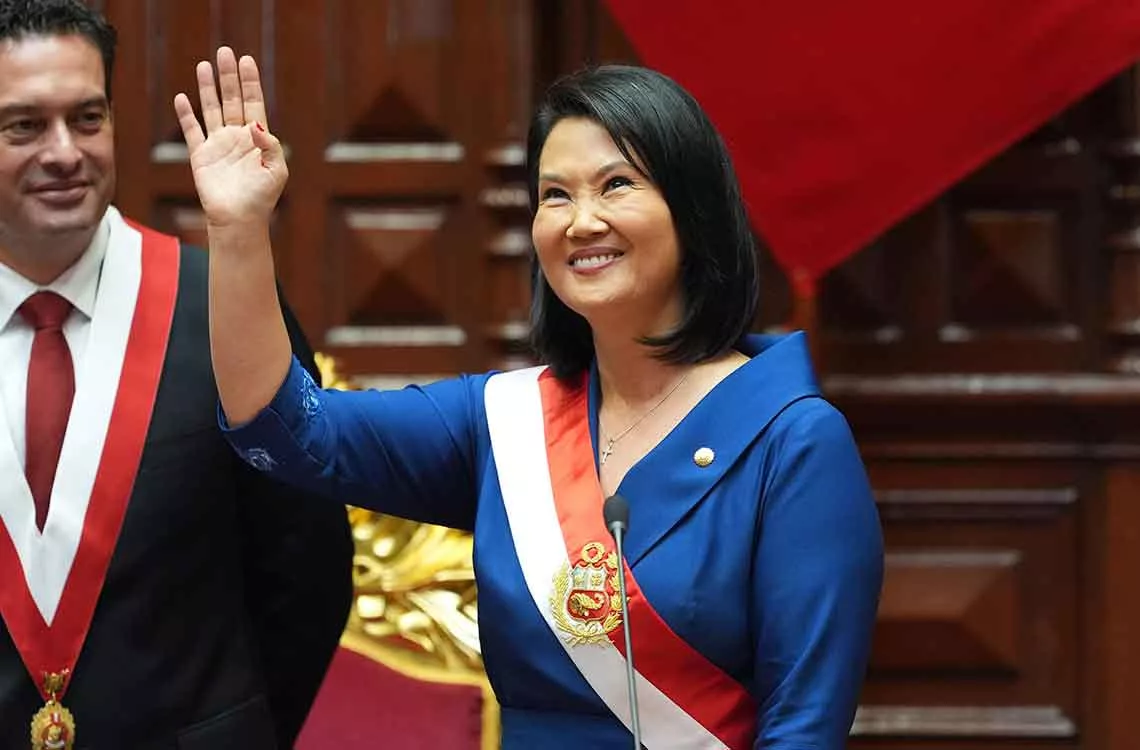 Keiko Fujimori jura como nueva presidenta del Perú