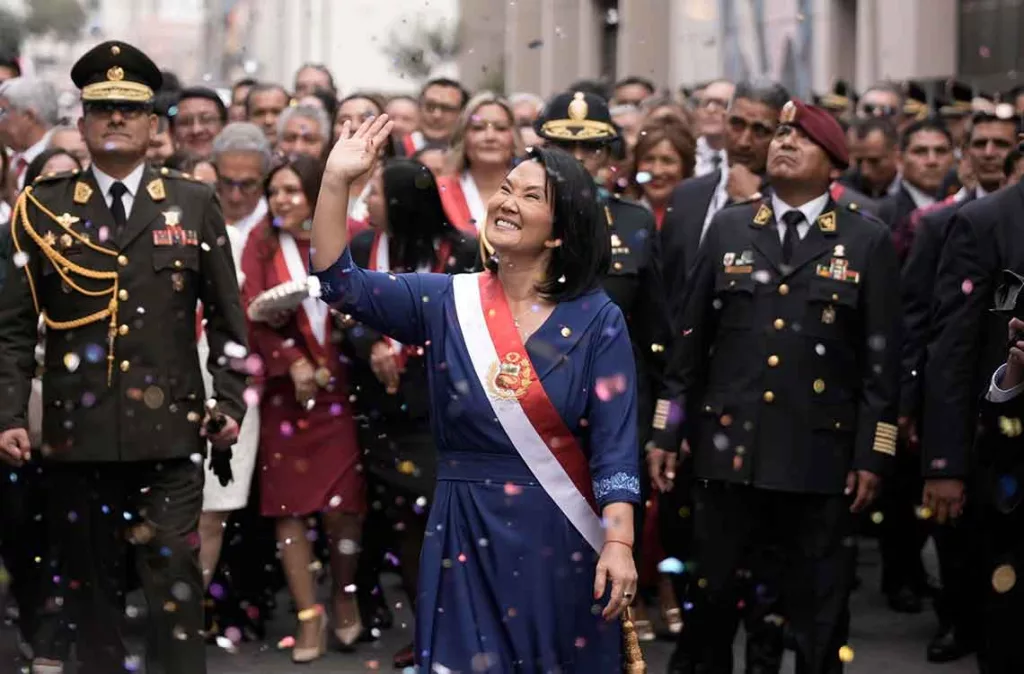 Keiko Fujimori jura como nueva presidenta del Perú