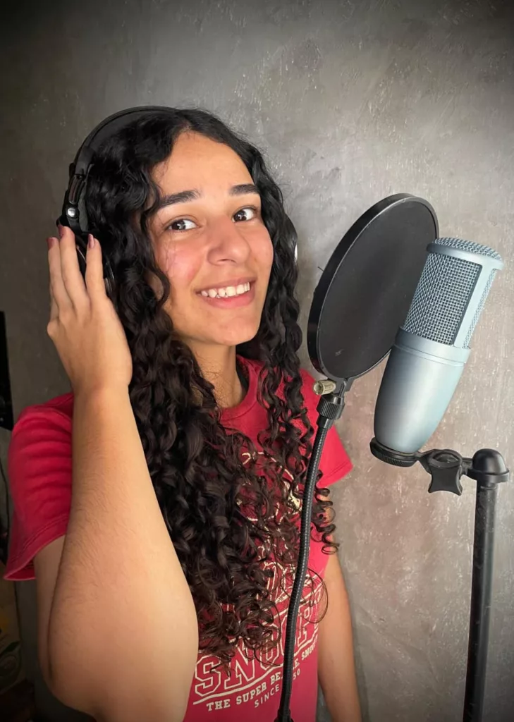 Larenses transmiten gratitud y esperanza con una cancion 2
