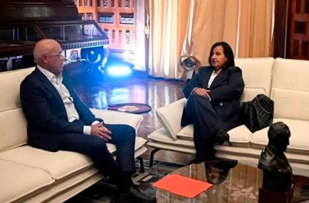 OEA apoya dialogo de Venezuela