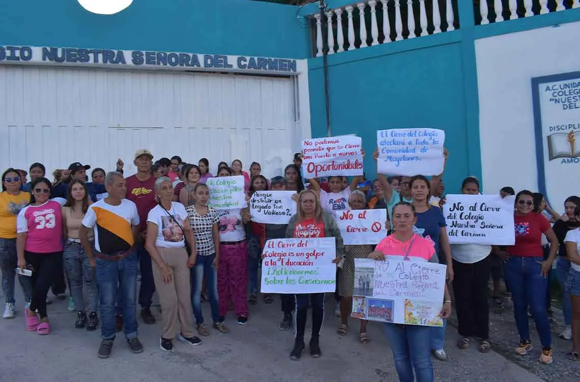Padres piden evitar cierre de Colegio Nuestra Señora del Carmen