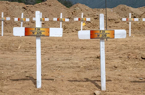 Sepultan a más de 150 víctimas sin identificar en La Guaira
