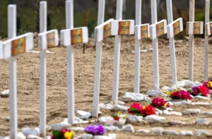 Sepultan a más de 150 víctimas sin identificar en La Guaira