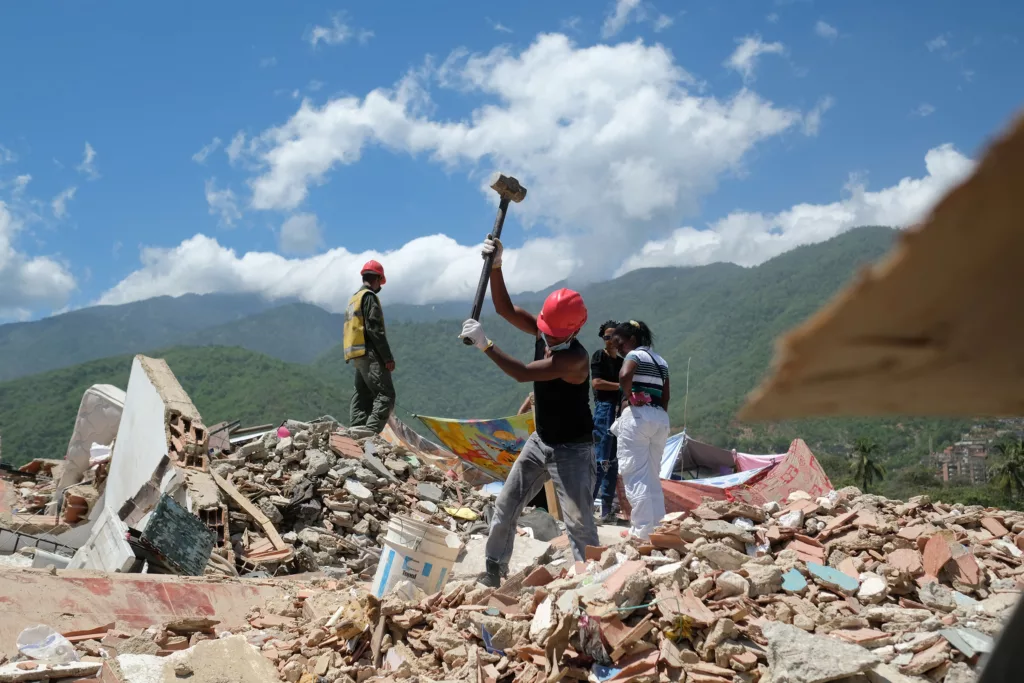 Sube a 4.930 las víctimas fatales tras terremotos del 24 de junio