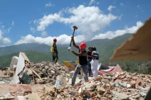 Sube a 4.930 las víctimas fatales tras terremotos del 24 de junio