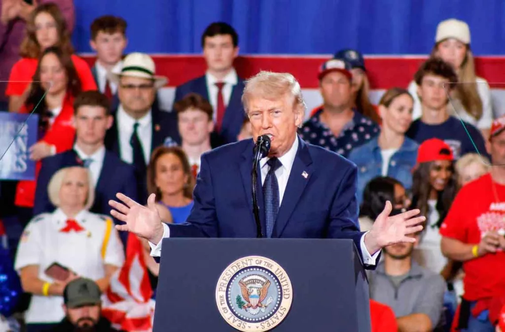 Trump afirma que EE.UU. y Venezuela mantienen "cooperación petrolera"
