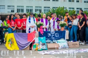 UCV honra a las víctimas del doble terremoto