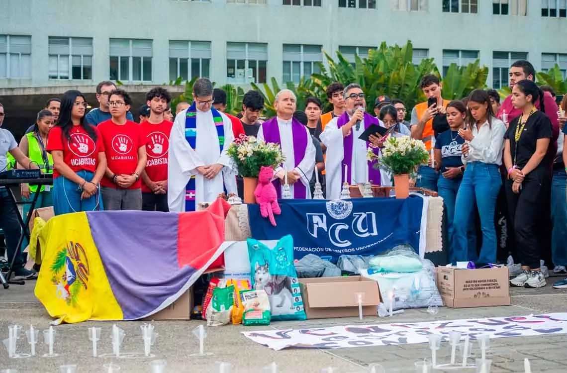 UCV honra a las víctimas del doble terremoto