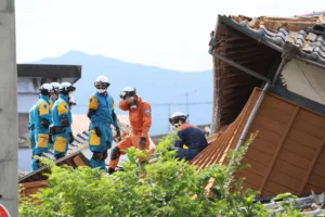 Asciende a 34 la cifra de fallecidos por el terremoto en el sur de Japón