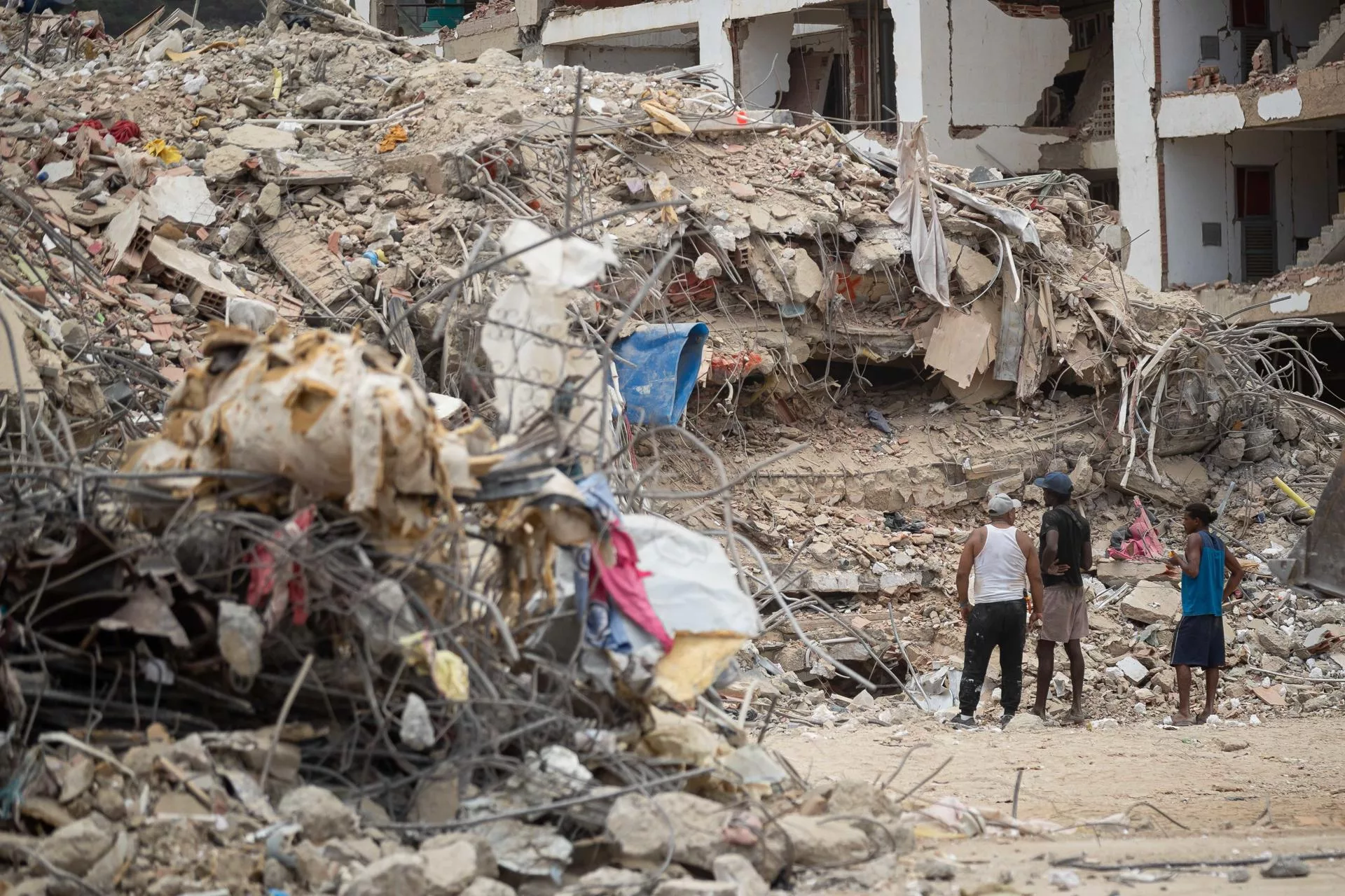 Balance oficial eleva a 6.301 los fallecidos por terremotos del 24 de junio