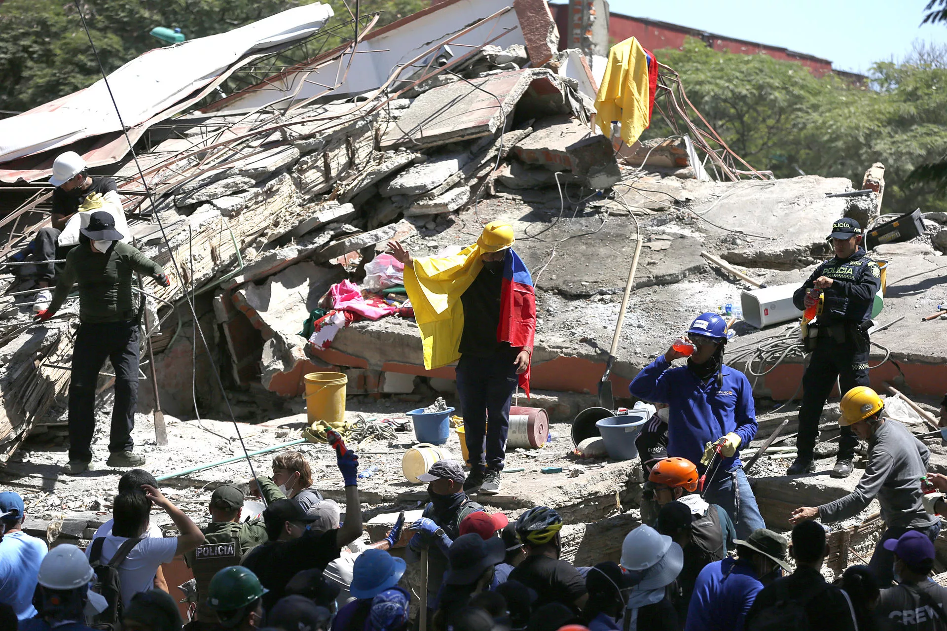 Al menos 240 muertos en cuatro regiones de Colombia por el terremoto