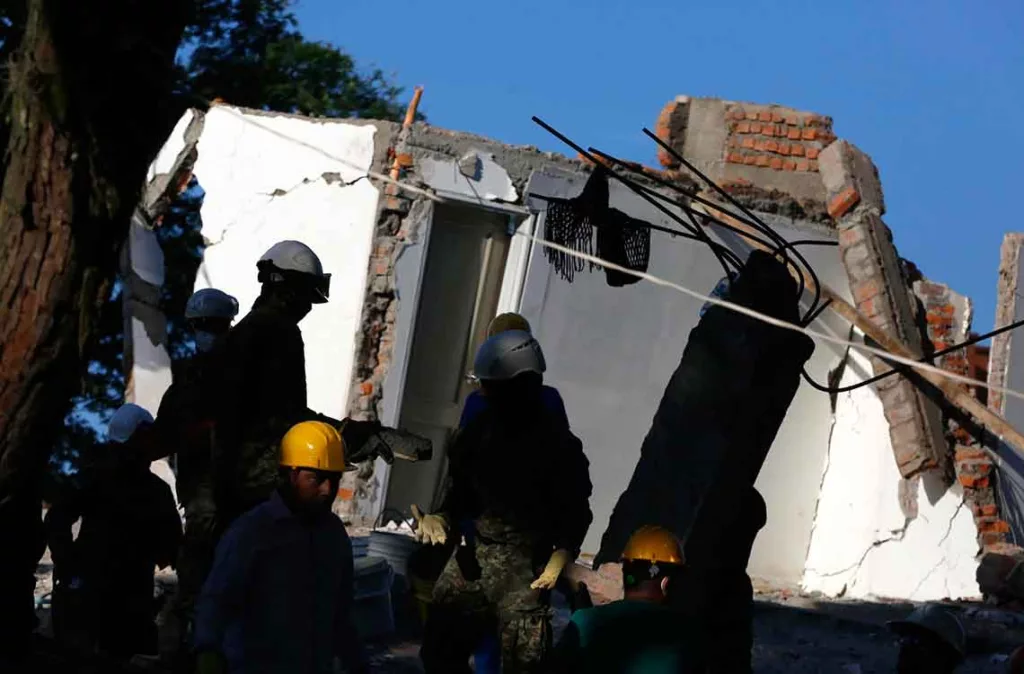 Sube a 169 el número de muertos y a 668 el de heridos por el terremoto en Colombia