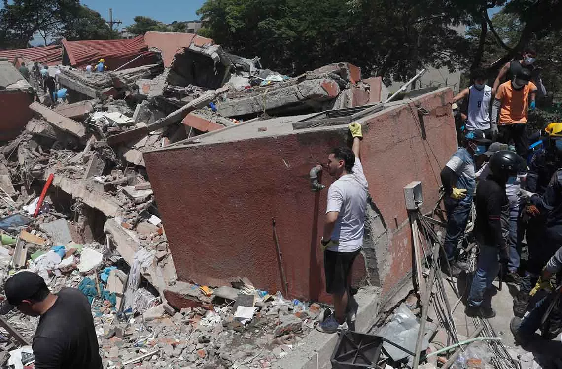La primeras luces del día revelan la magnitud de la devastación del terremoto en Cali