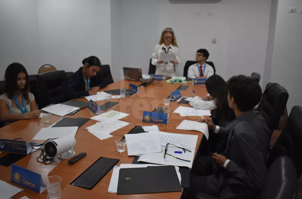 Debates diplomáticos impulsan el liderazgo