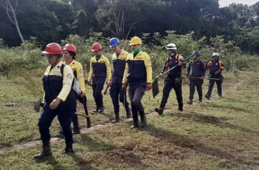 Despliegan comisión mixta para combatir incendio forestal en el Embalse Los Quediches del municipio Torres