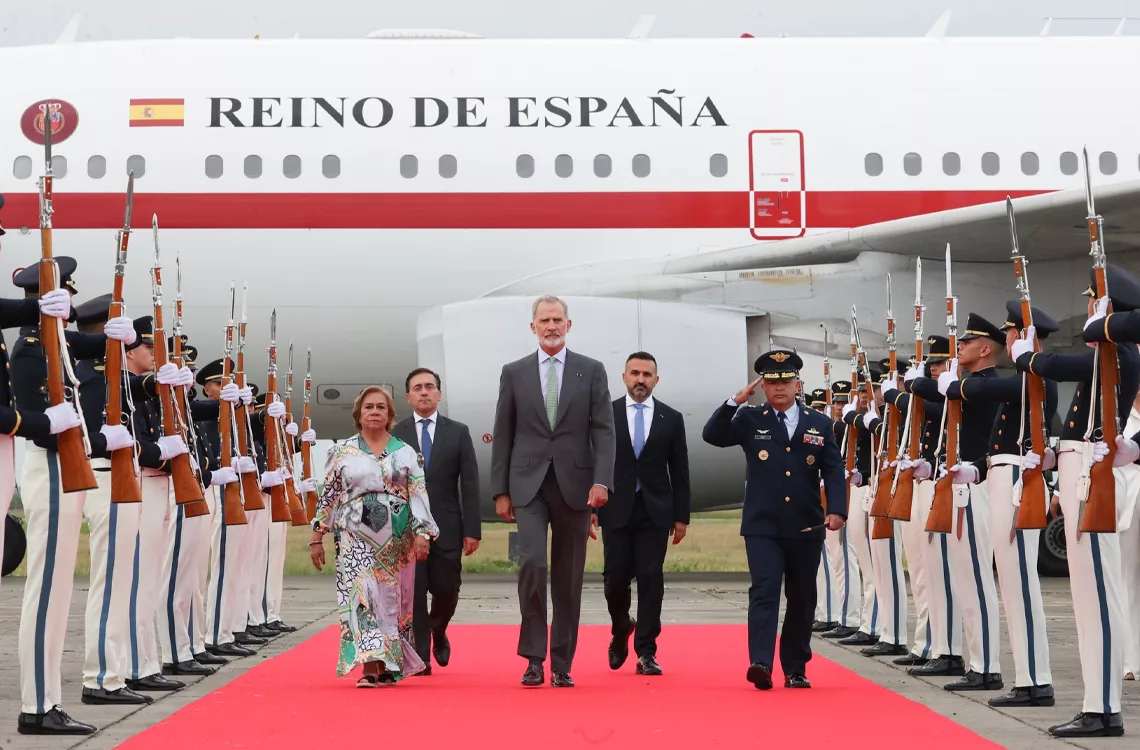 El Rey Felipe VI aterriza en Cali para la investidura de Abelardo de la Espriella