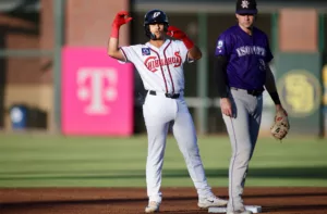 El venezolano Ethan Salas arranca con buen pie su paso por Triple A