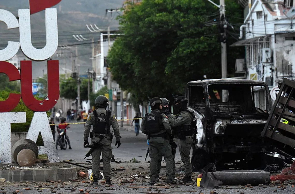 Explosión de vehículo bomba en Cúcuta deja 11 heridos, incluidos ocho policías