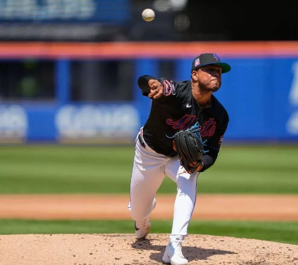 Freddy Peralta llegó vía cambio a Tampa Bay
