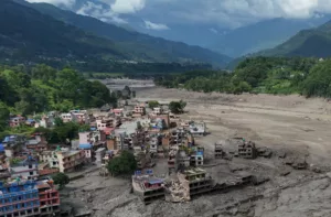 Inundaciones en Nepal: ascienden a 270 los fallecidos tras crecida del río Bhotekoshi