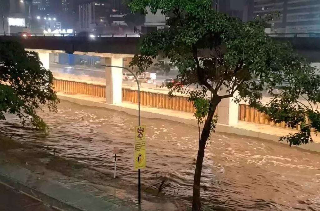Mueren dos menores de edad tras fuertes lluvias en Caracas
