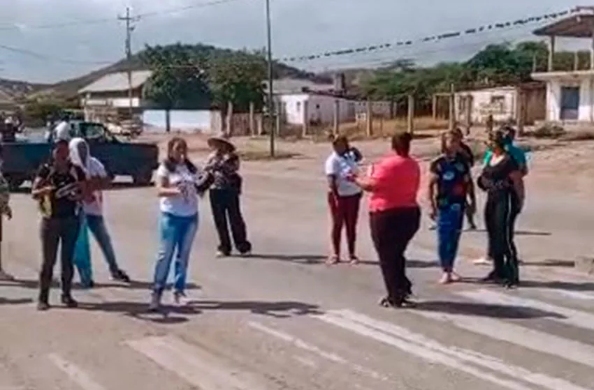En el sector Pavia Abajo protestaron ante la falta de agua por tuberías