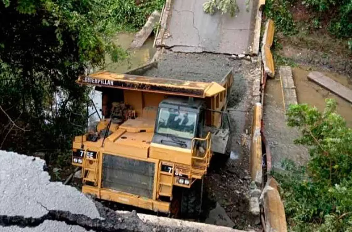 Colapsó puente que conecta a los estados Aragua y Guárico
