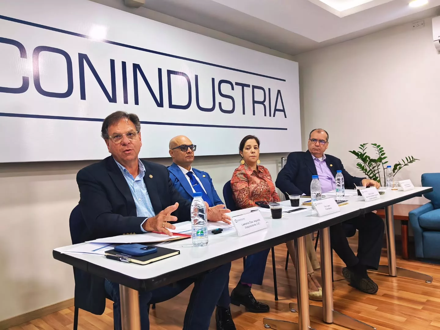 Conindustria propone tres estrategias para bajar brecha cambiaria