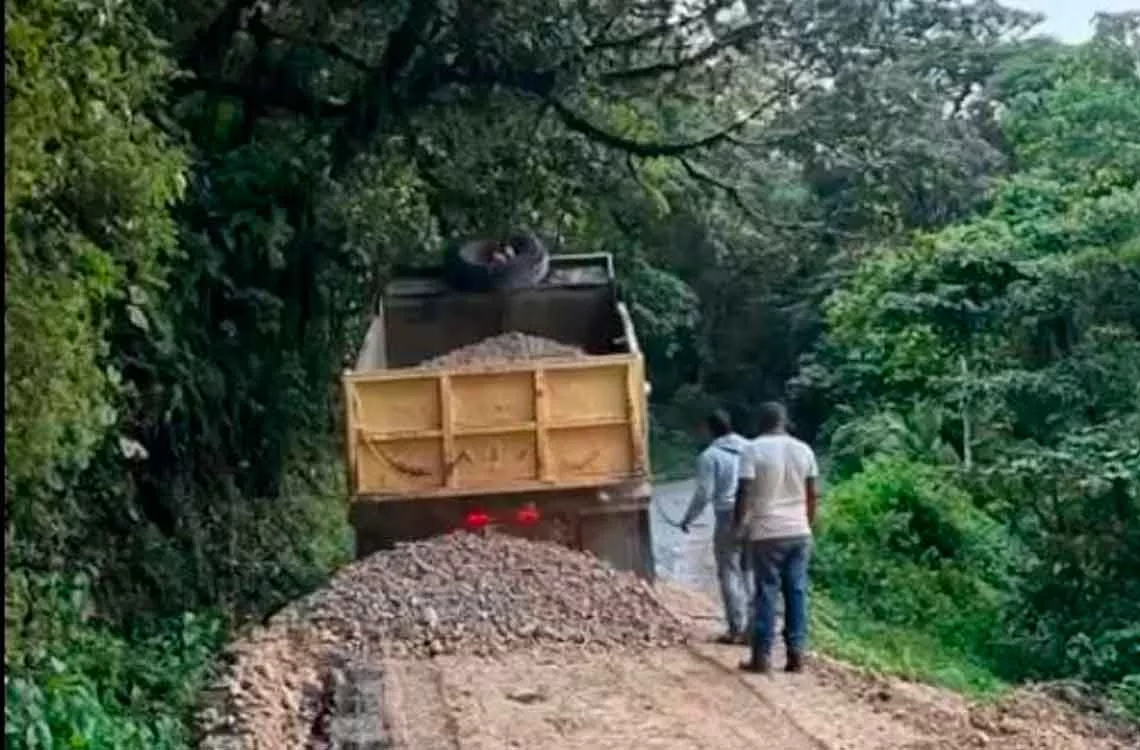 Caficultores de Andrés Eloy Blanco reparan vía por autogestión