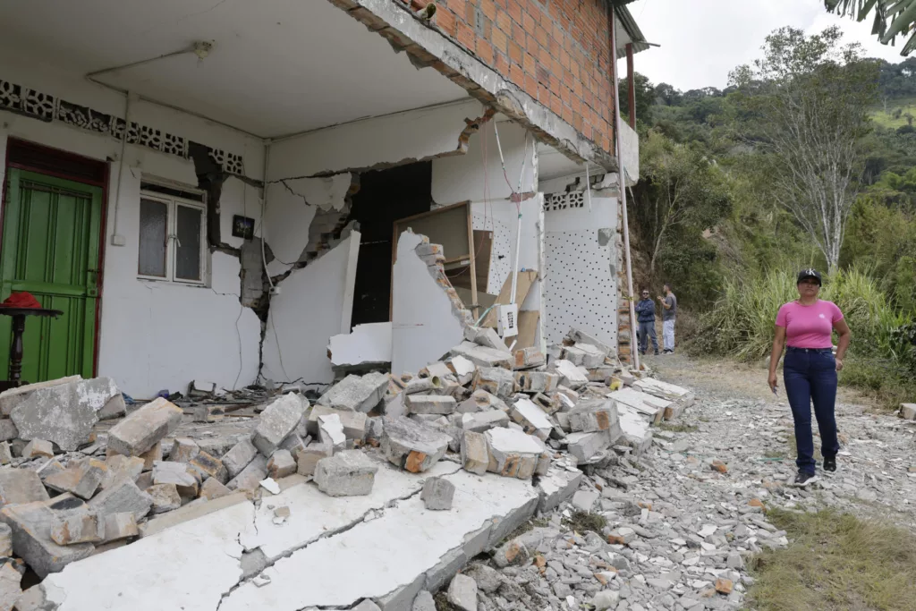Cifra de damnificados por terremoto en Colombia sube a 185.000 y desaparecidos bajan a 143