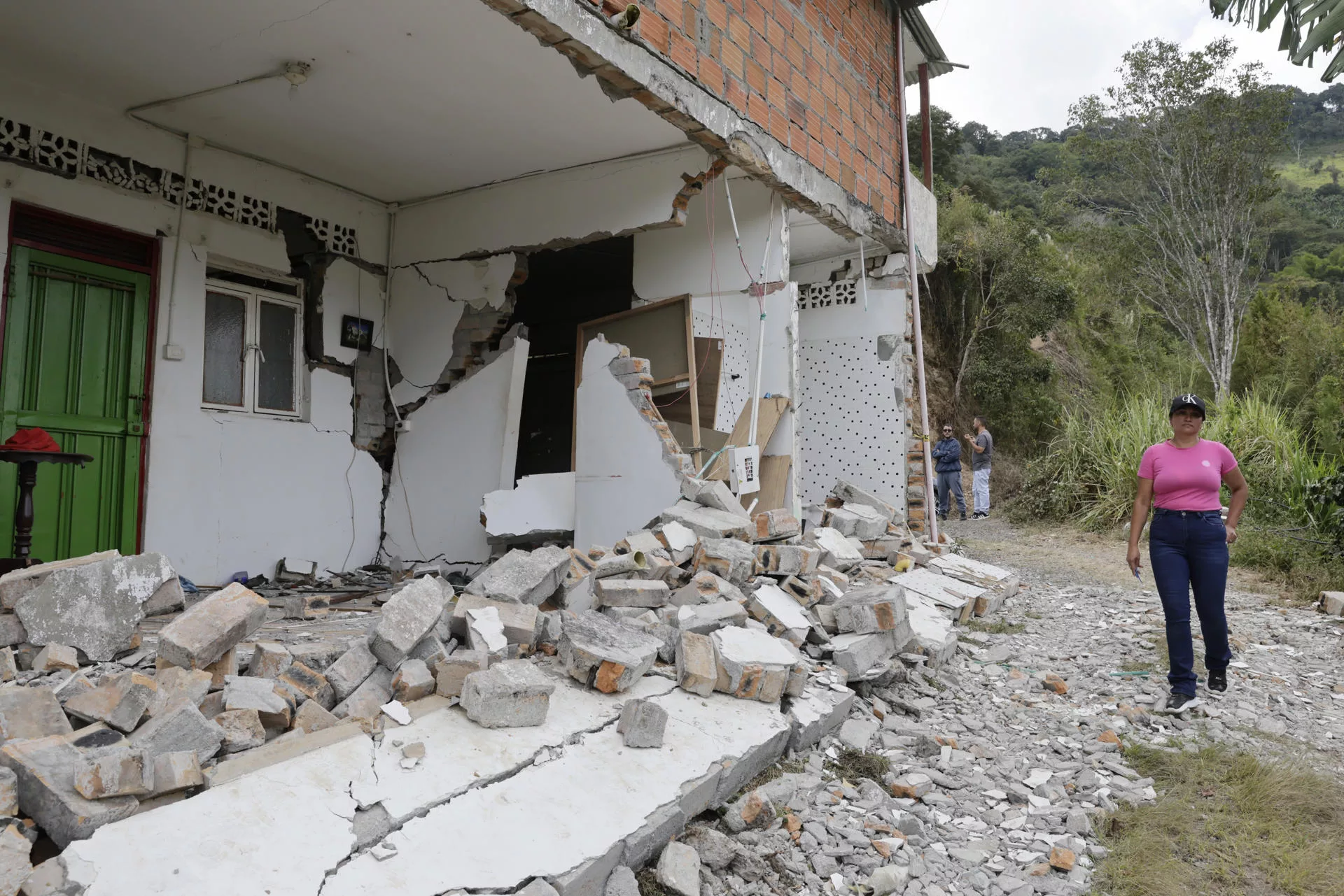 Cifra de damnificados por terremoto en Colombia sube a 185.000 y desaparecidos bajan a 143