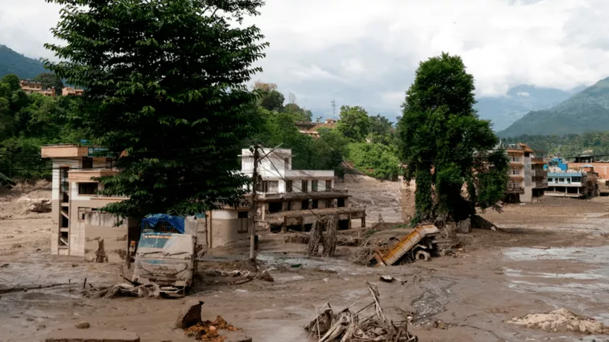Al menos 98 muertos y más de 700 personas desaparecidas por inundaciones en Nepal