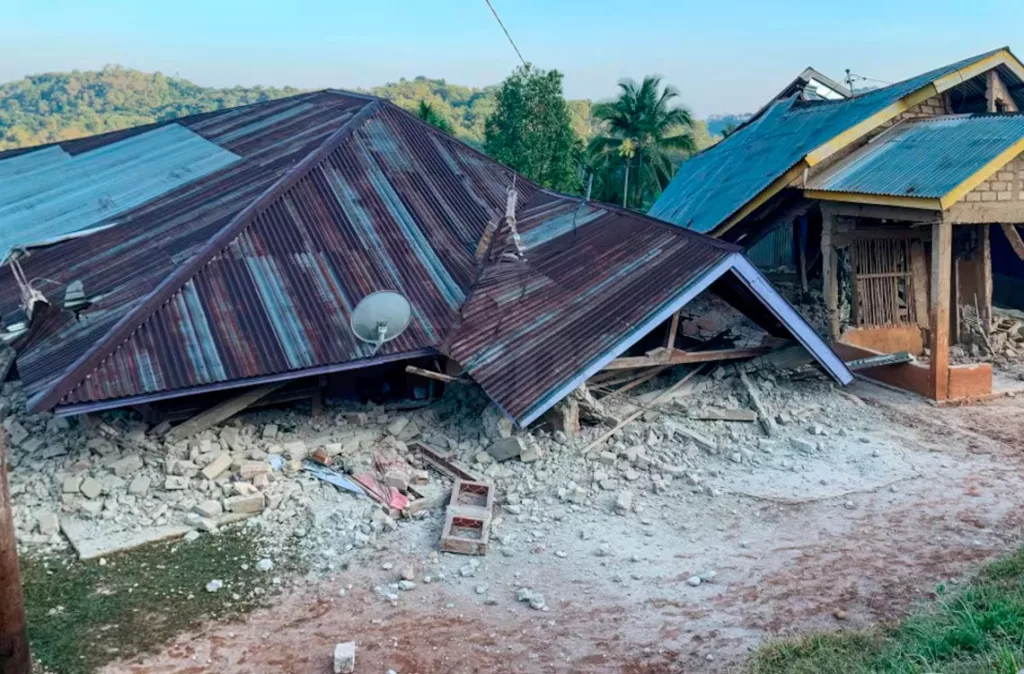 Fuerte sismo de 7,7 sacude Indonesia y activa alerta de tsunami