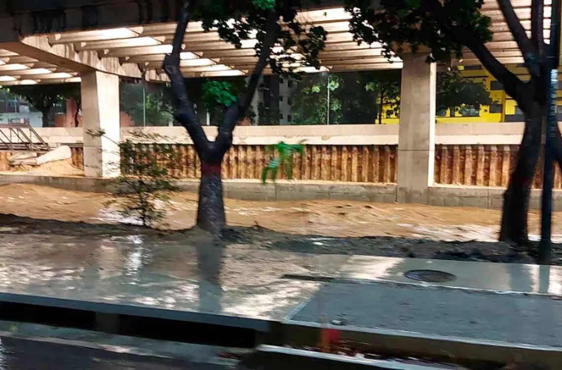 Fuertes lluvias causaron estragos en Caracas la madrugada de este #15Ago