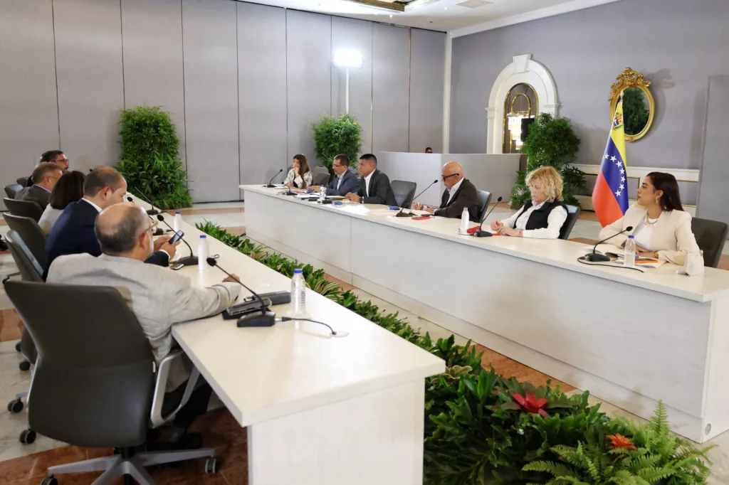 Reuniones a puerta cerrada con gremios marcan encuentros entre AN 2015 Y 2025